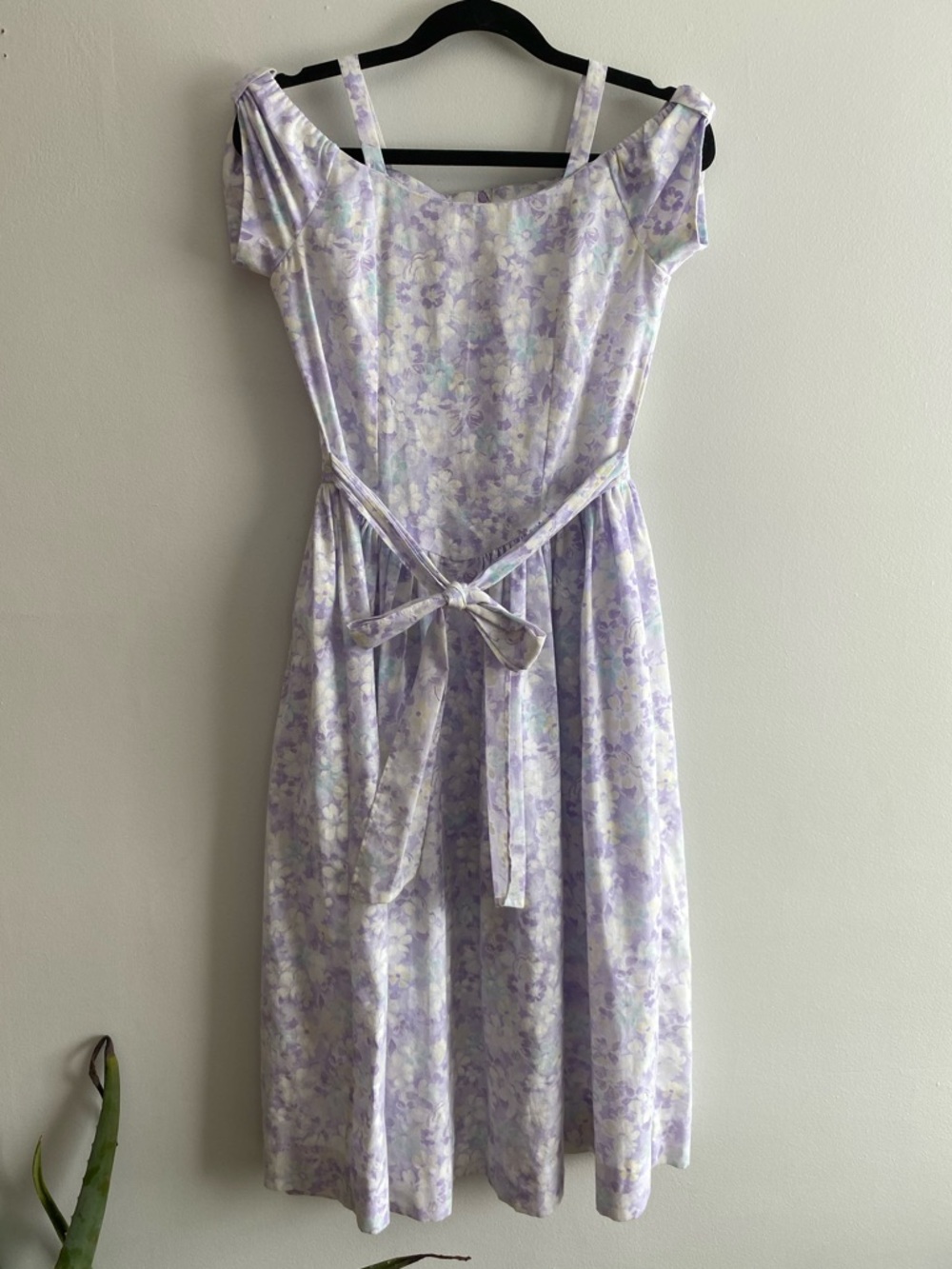 Vintage Lavender Floral Off-Shoulder Midi Dress with Tie Waist